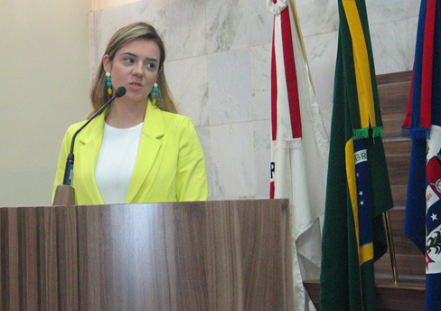 Diretora da Escola de Contas, Natália Araújo